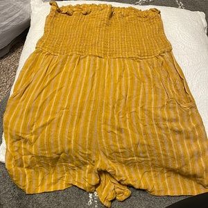 L sleeveless American Eagle romper